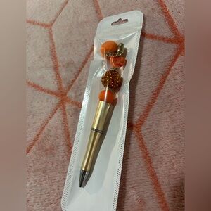 ✨New✨ Hand Beaded Heart Pen